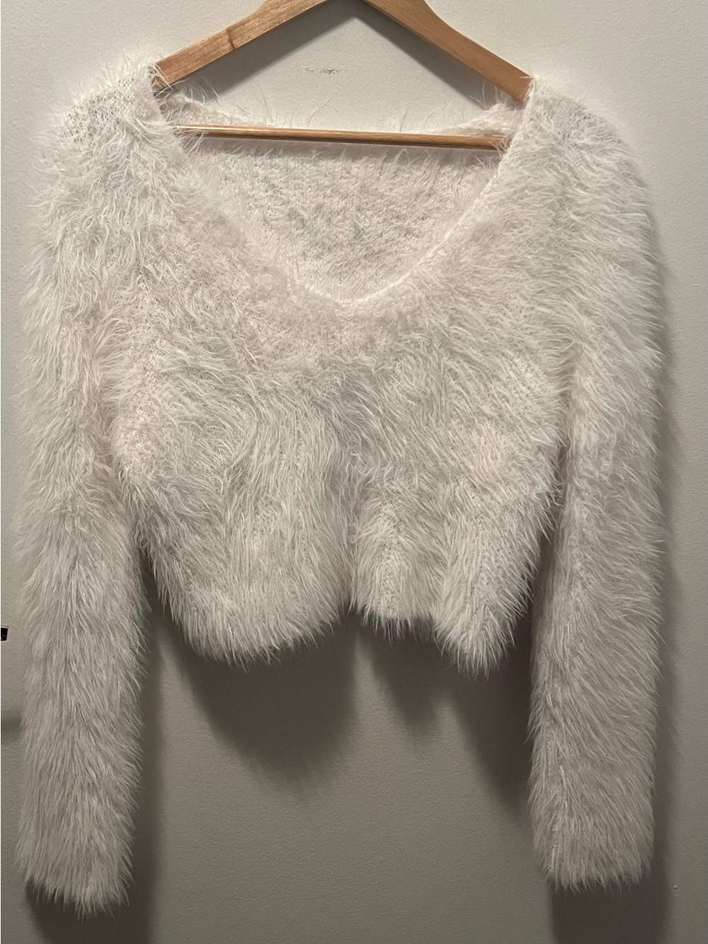 ✨ SHEIN White Fuzzy Eyelash Knit Cropped V-Neck Sweater XXL 14